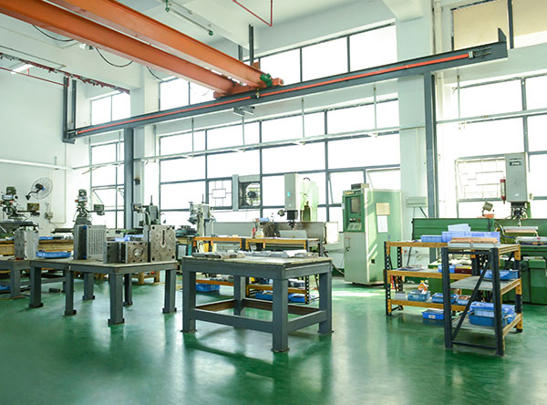 模具生產(chǎn)車(chē)間